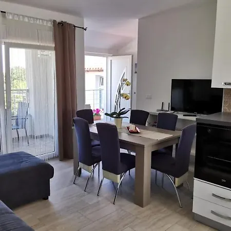 Mila-casa Bianca Daire *